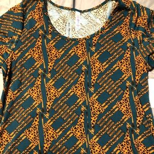 Women’s Lularoe classic tee